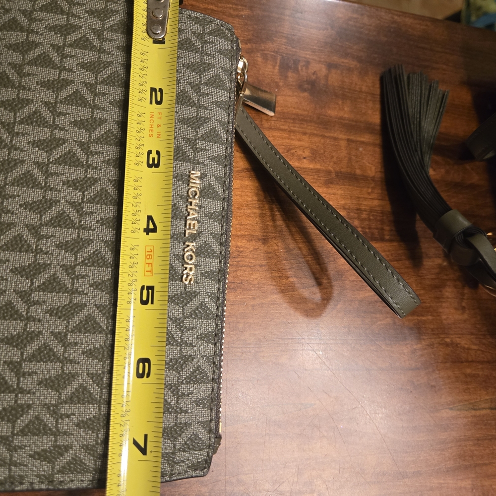 Michael Kors Olive Green Signature Tote Bag With Matching Phone Wallet - Picture 7 of 13